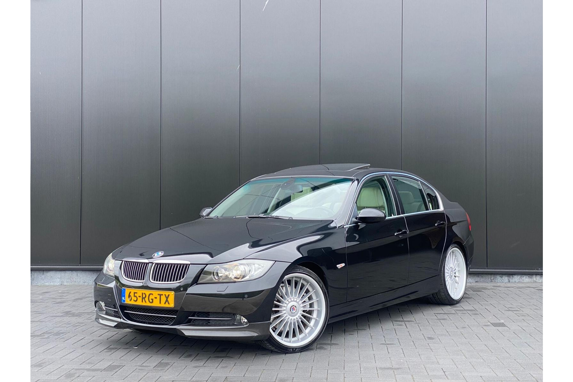 53509741-1.jpg